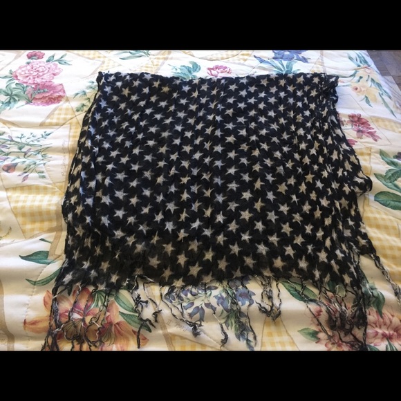 scarf with white stars - Picture 4 of 4